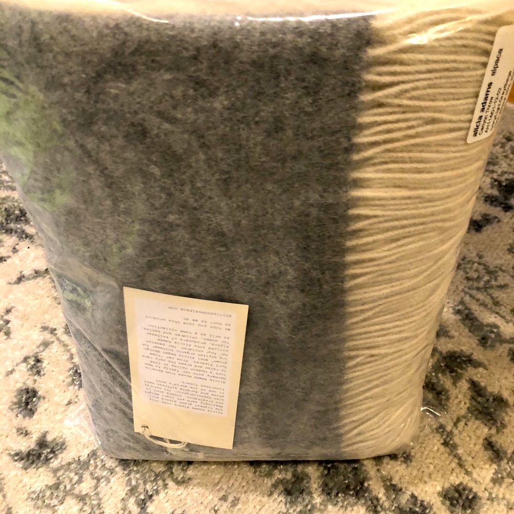 Alicia Adams Alpaca Blanket - mint condition!